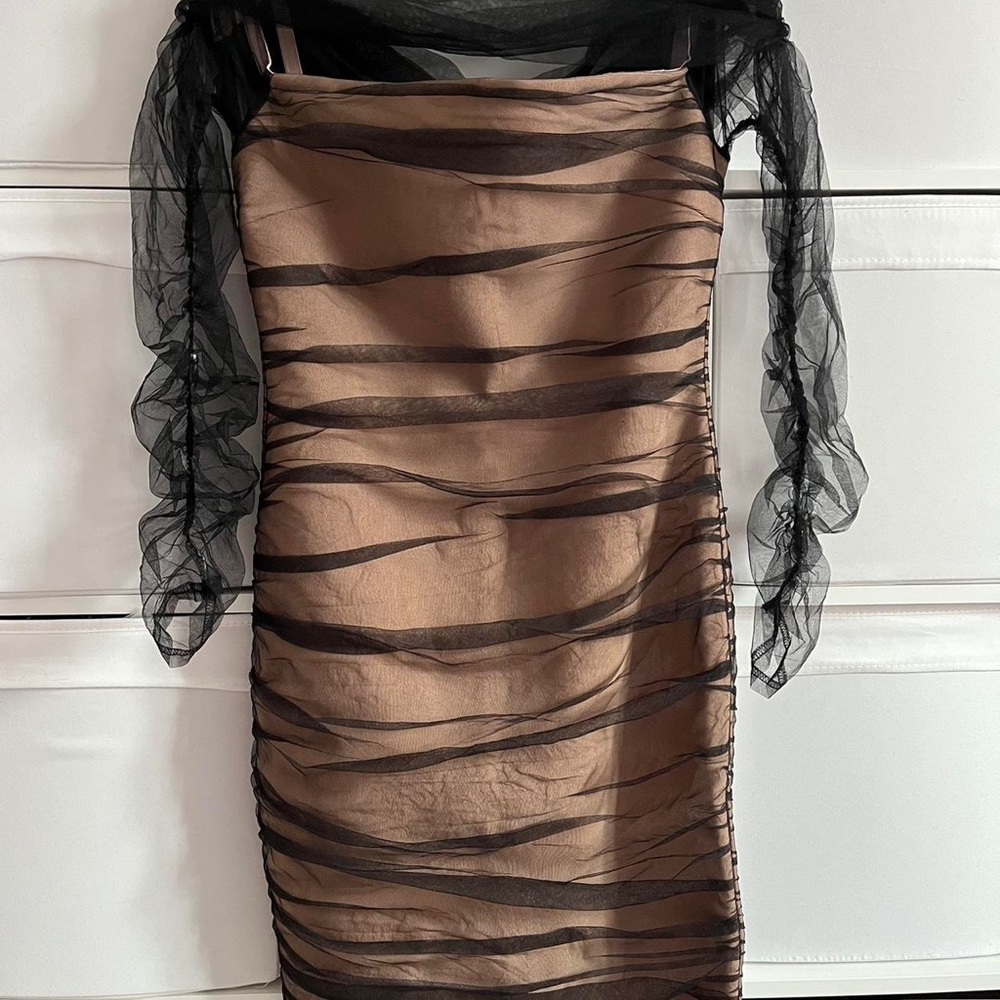 Bella Barnett party ruched black beige

Ruched Mesh Bandage Midi Dress - Black - Picture 3 of 8